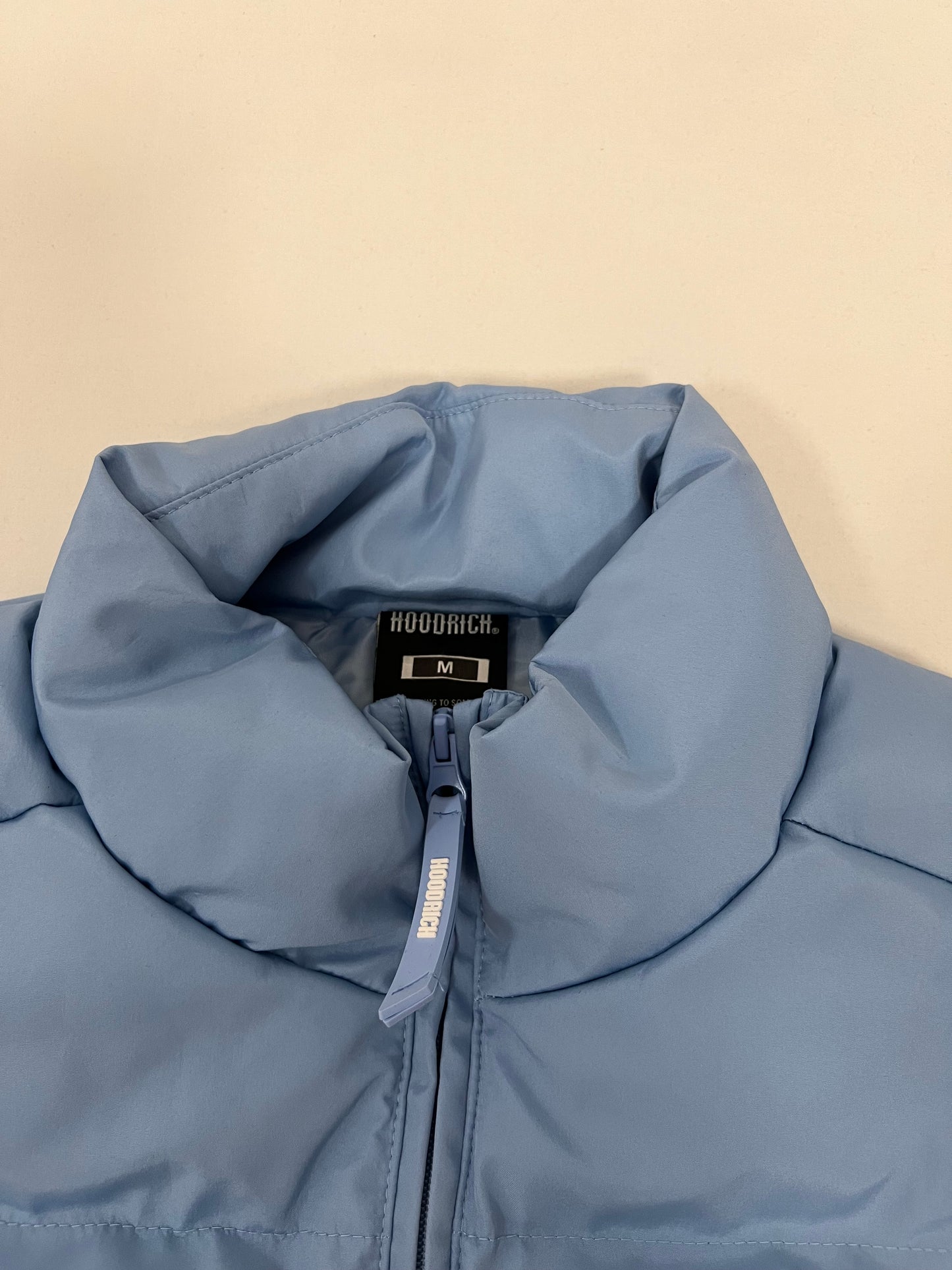 HOODRICH Baby Blue Prsluk sa Back Printom