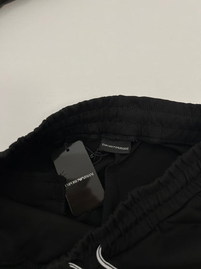 Emporio Armani EA7 Crni Komplet sa Bedge Logom SS2026