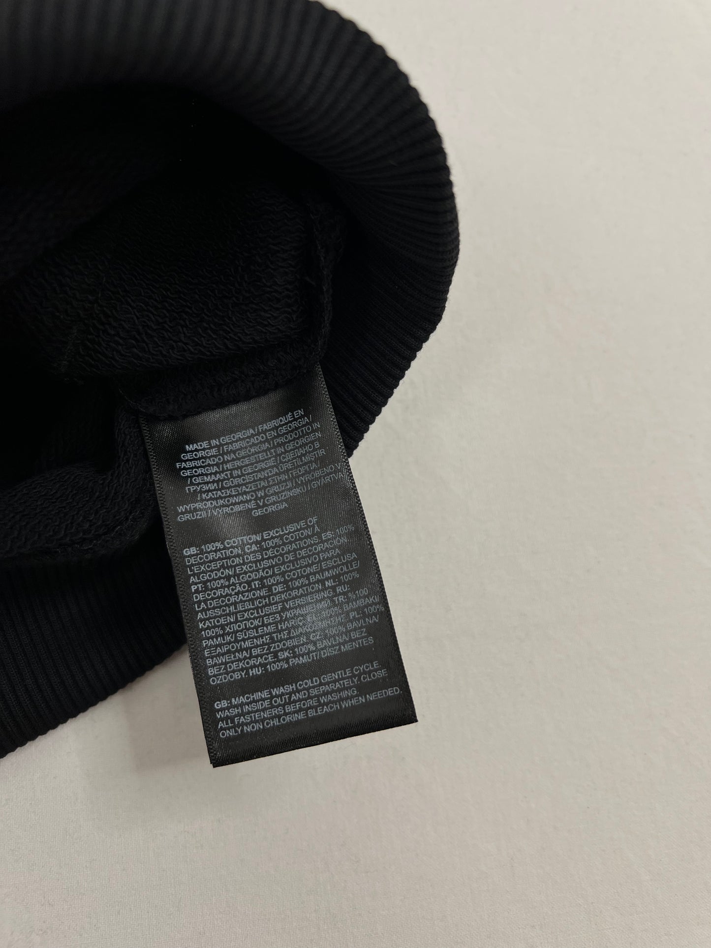 The North Face Crni Komplet Mountain Neon Print na Leđima