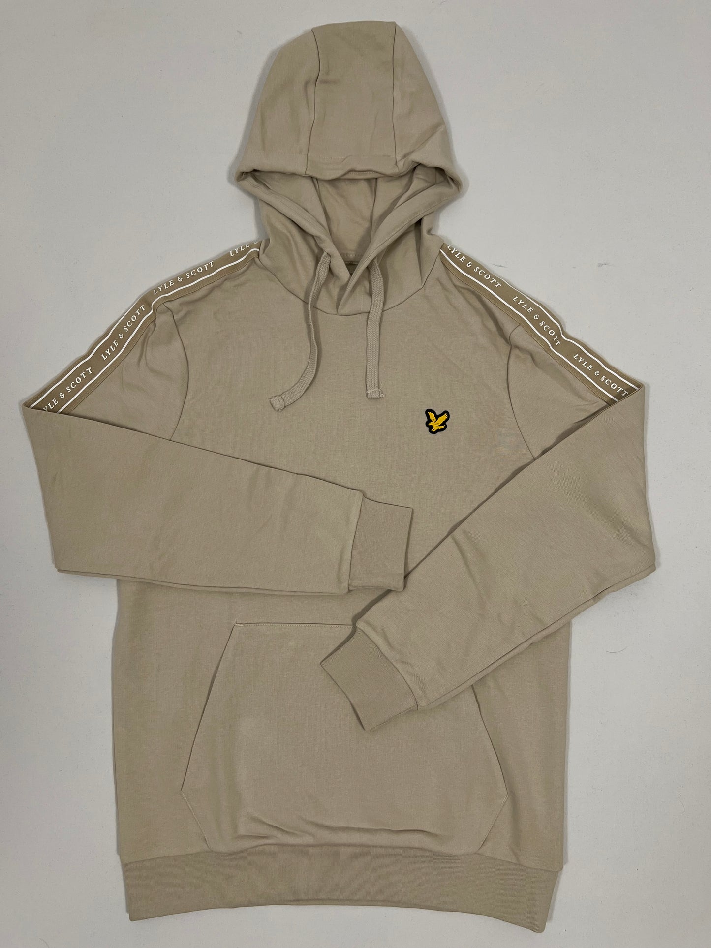 Lyle & Scott Sport Krem Duks sa Logom i Textom na Rukavima