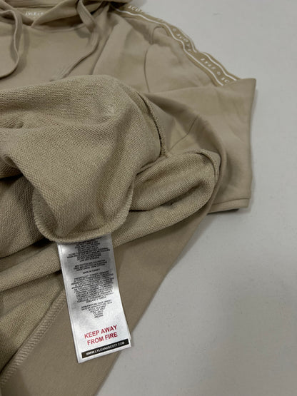 Lyle & Scott Sport Krem Duks sa Logom i Textom na Rukavima