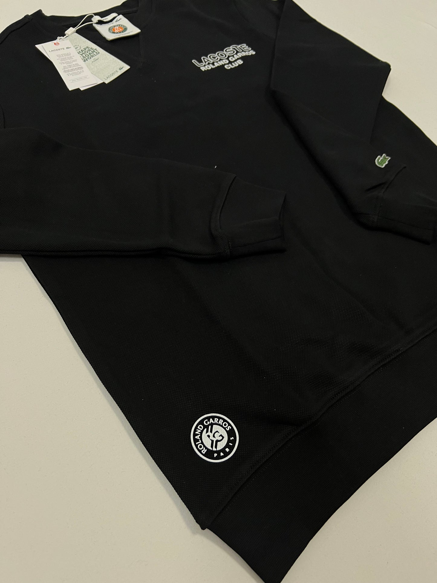 Lacoste x Roland Garros Crni Duks sa Printom na Leđima