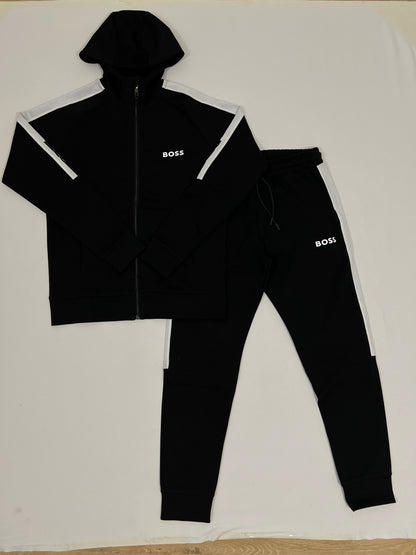 BOSS Crni Komplet sa Belim Detaljima SS2026