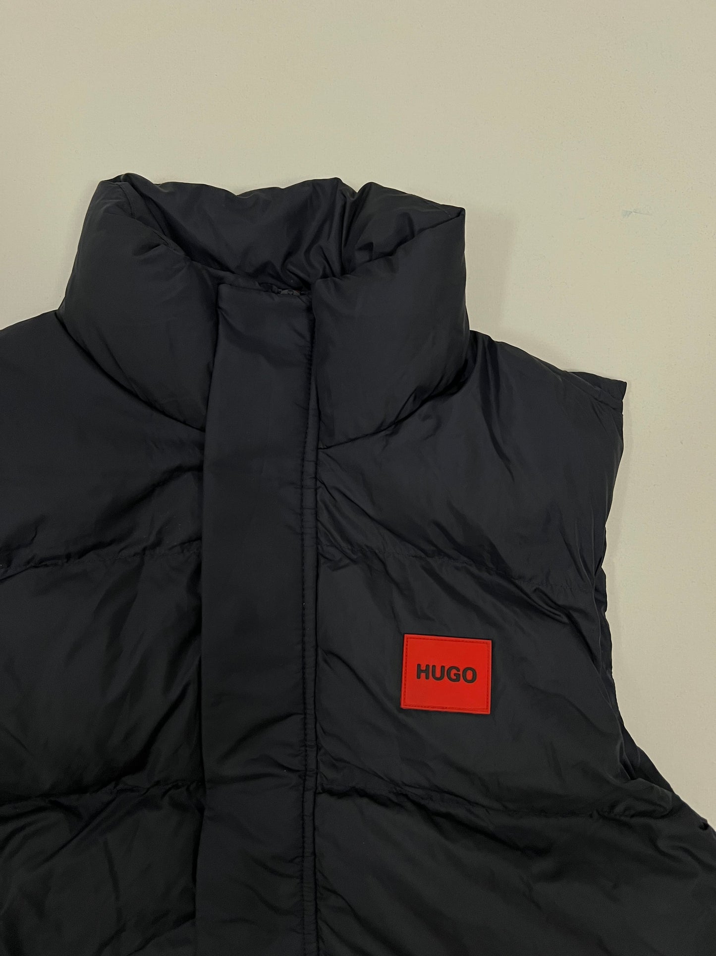 HUGO Tamno Teget Prsluk sa Logom