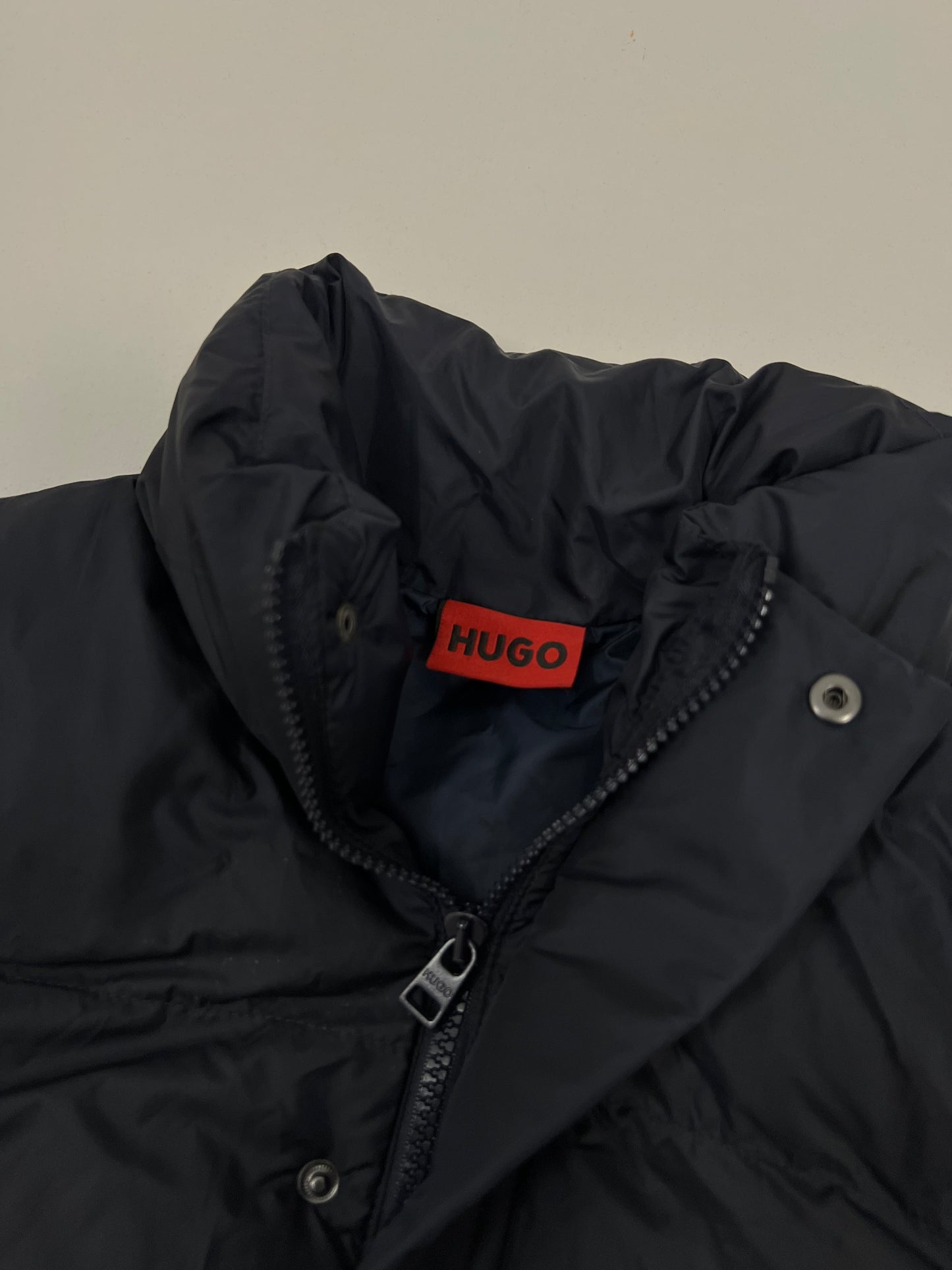 HUGO Tamno Teget Prsluk sa Logom