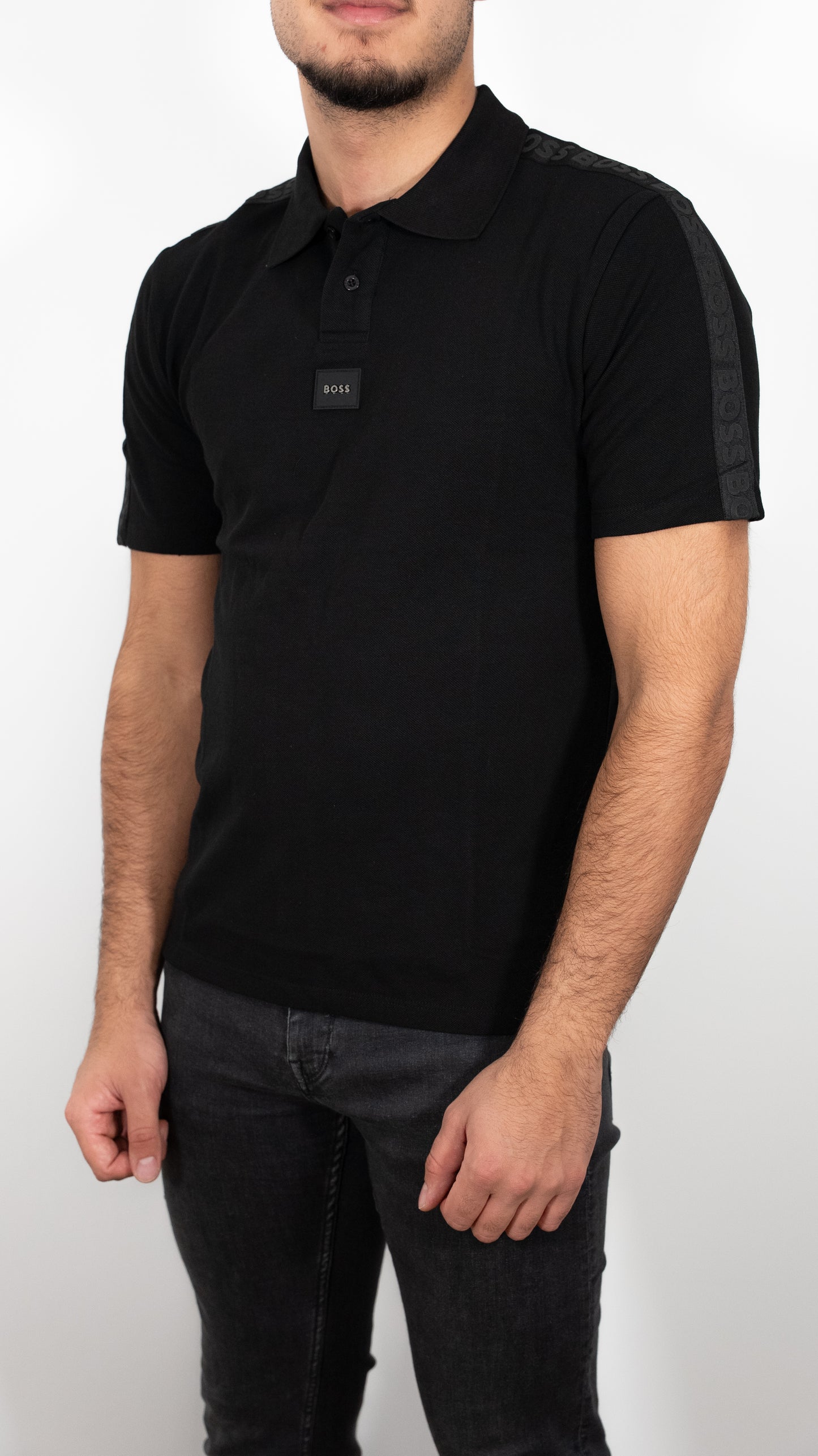 BOSS Crna Majica sa Box Logom i Text Printom na Rukavima