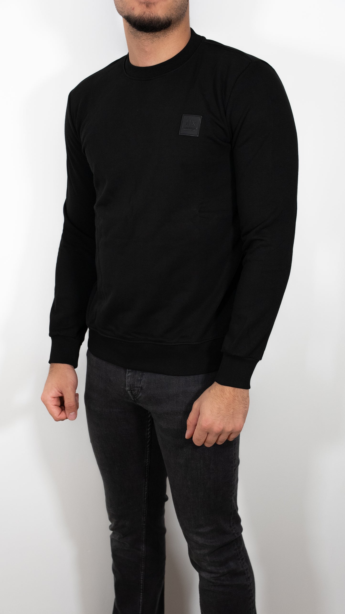 Armani Exchange Crni Duks sa Minimalistic Box Logom