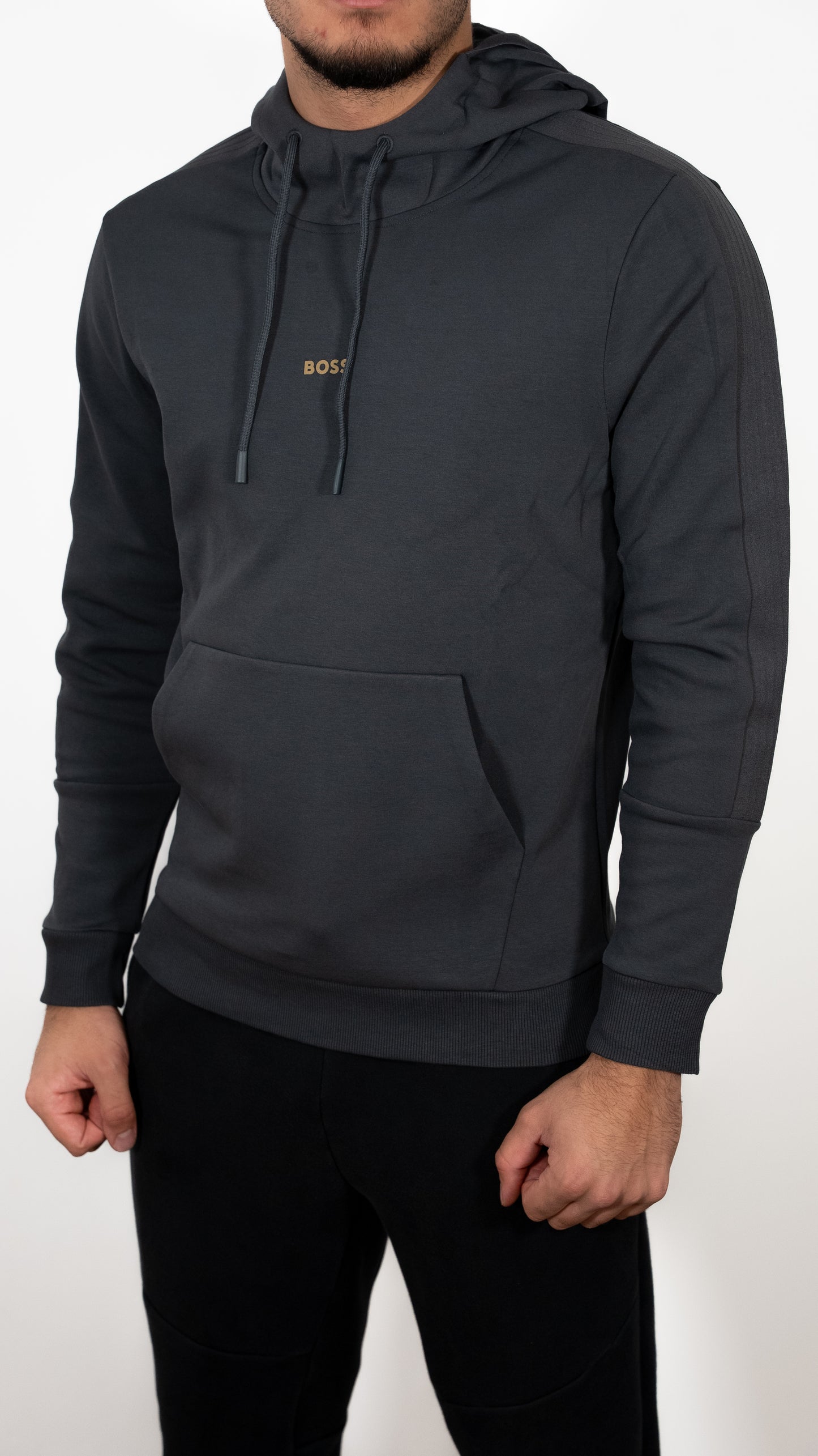 BOSS Sivi Duks sa Logom i Detaljima na Rukavima