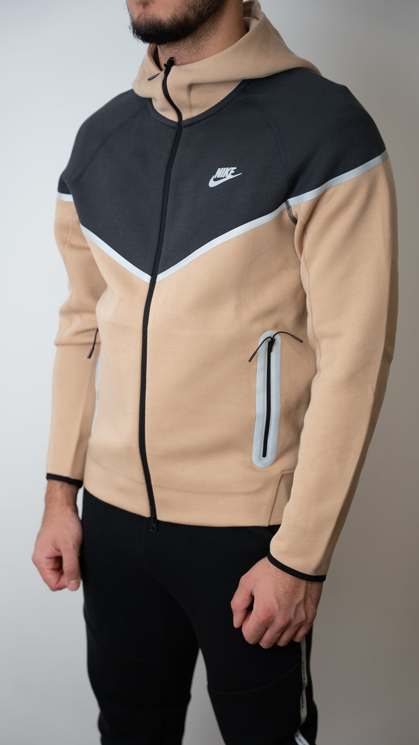 Nike Tech Fleece Krem Crni Duks