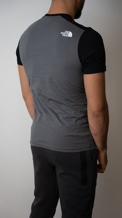 The North Face Siva Majica sa Crnim Detaljima