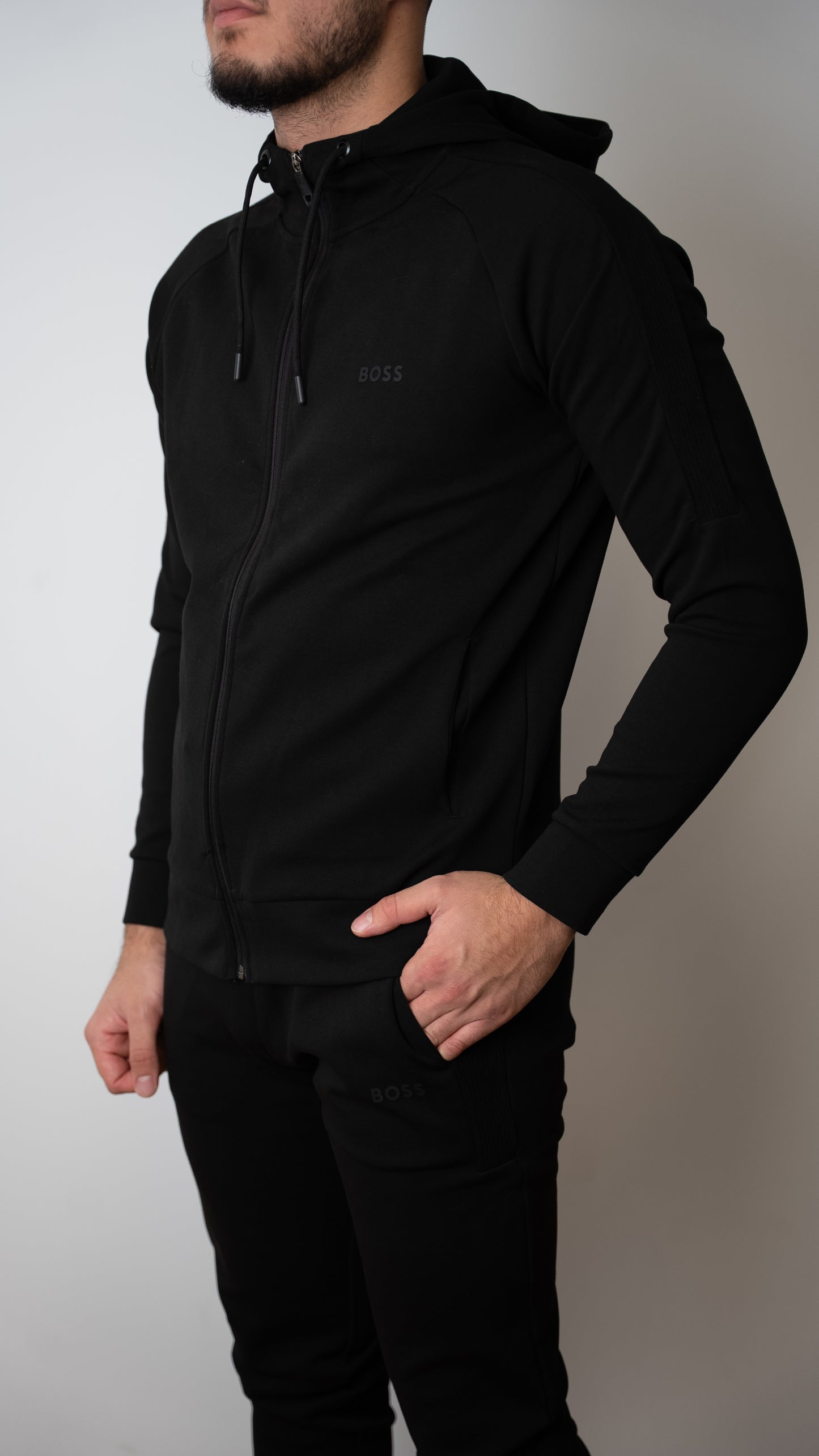 BOSS Crna Komplet Trenerka sa Minimalistic Text Logom