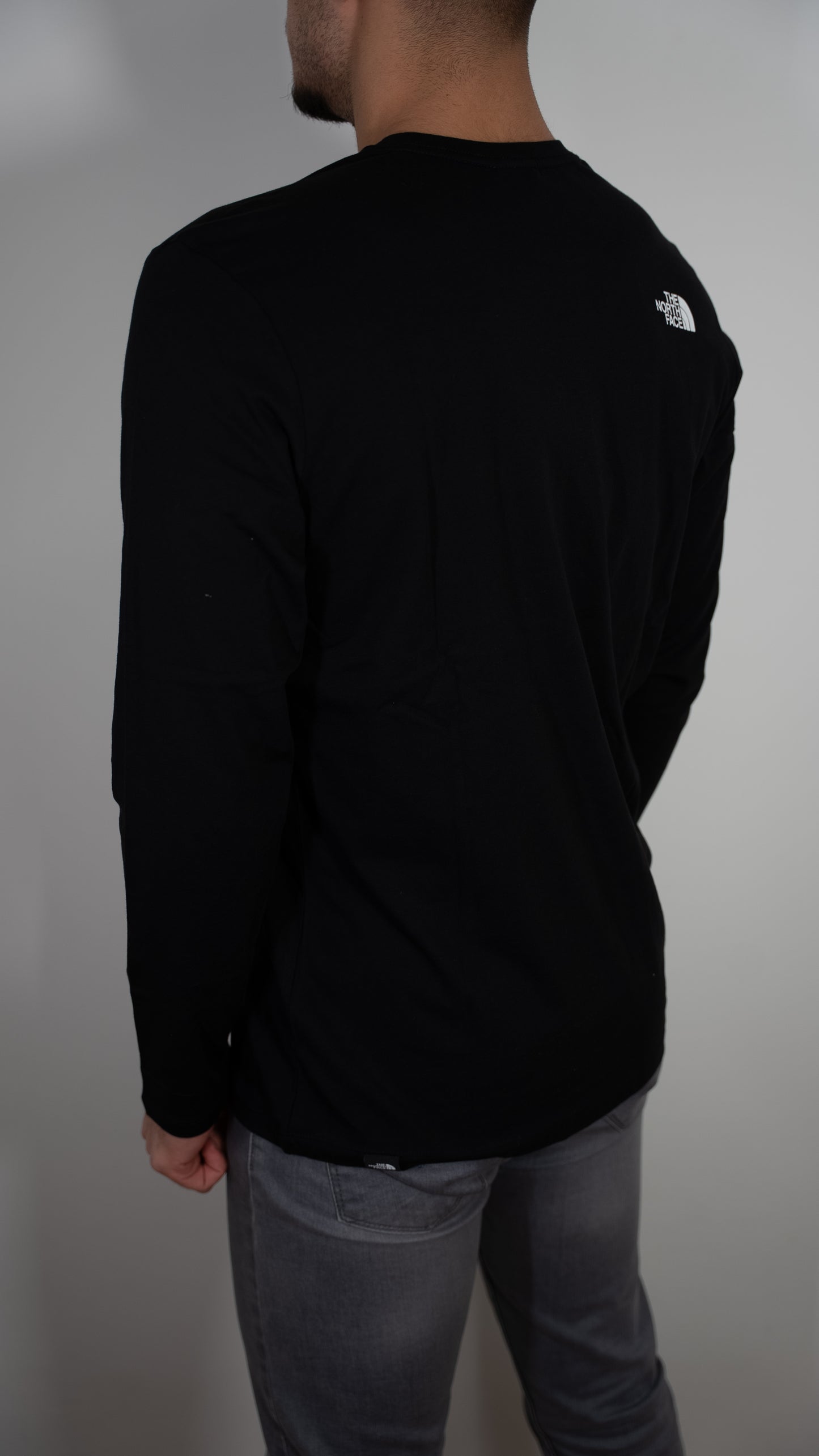 The North Face Crna Majica Dugih Rukava sa Logom na Rukavu