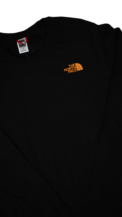 The North Face Crna Majica Dugih Rukava sa Mountain Logom na Leðima